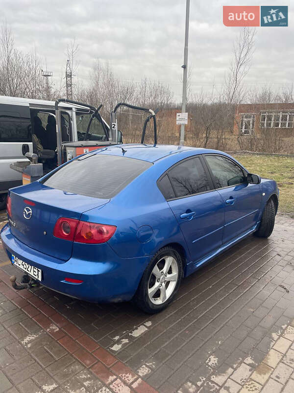 Седан Mazda 3 2004 в Нововолынске