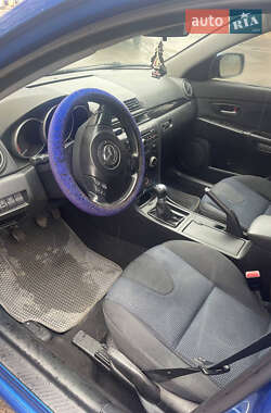 Седан Mazda 3 2004 в Нововолынске