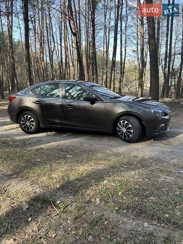 Седан Mazda 3 2016 в Звягелі
