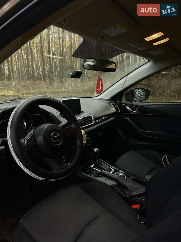 Седан Mazda 3 2016 в Звягелі