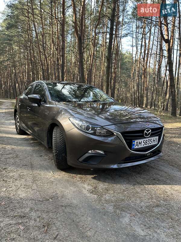 Седан Mazda 3 2016 в Звягелі