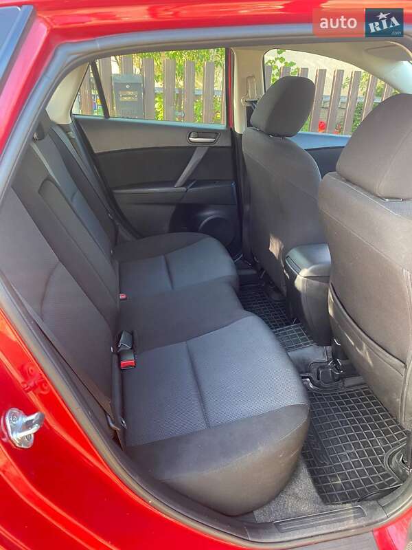 Седан Mazda 3 2010 в Чернигове