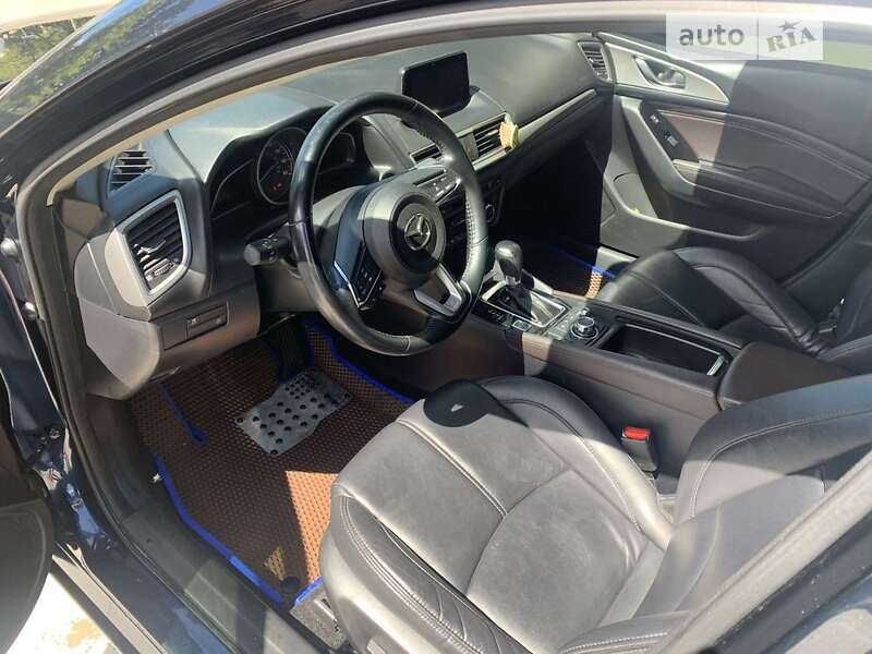 Хэтчбек Mazda 3 2018 в Днепре