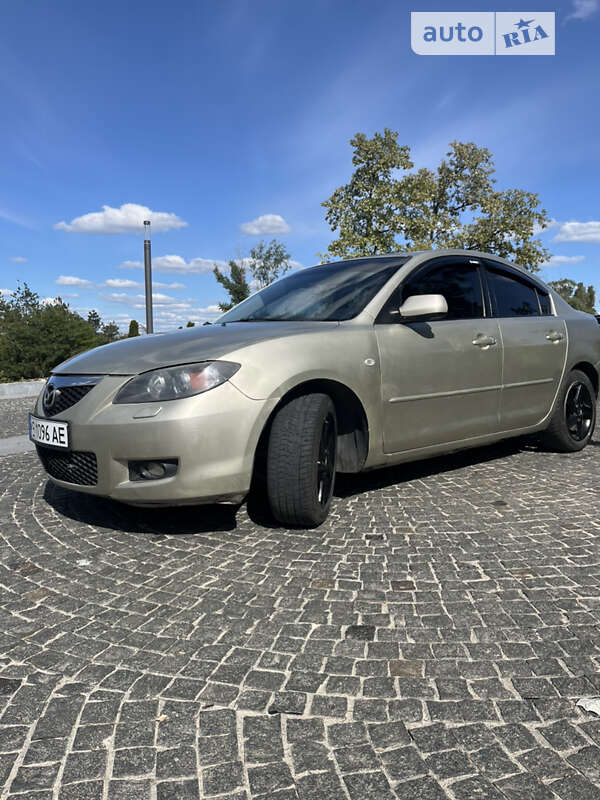 Седан Mazda 3 2006 в Днепре