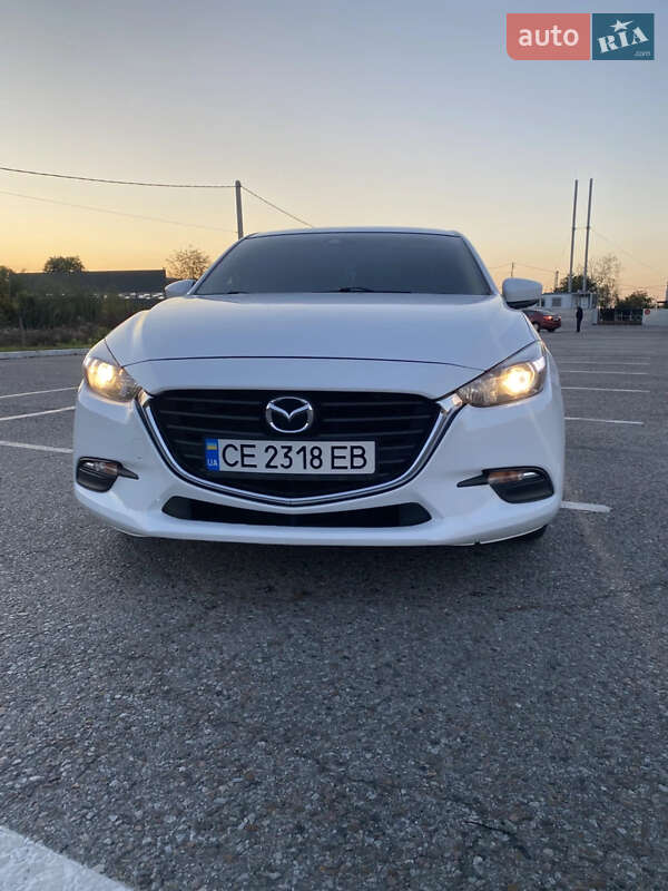 Седан Mazda 3 2018 в Чернівцях