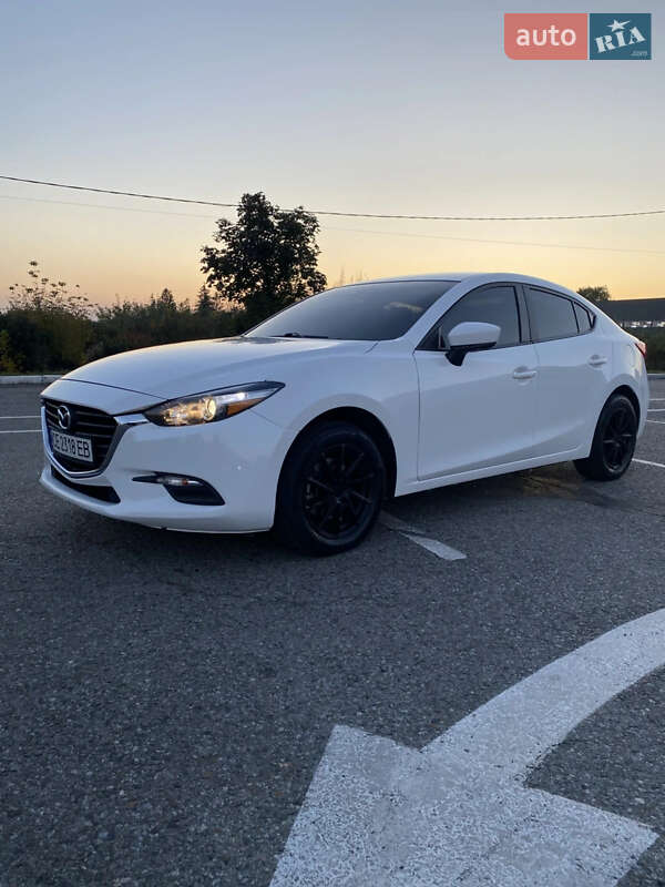 Седан Mazda 3 2018 в Чернівцях