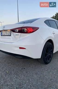 Седан Mazda 3 2018 в Чернівцях