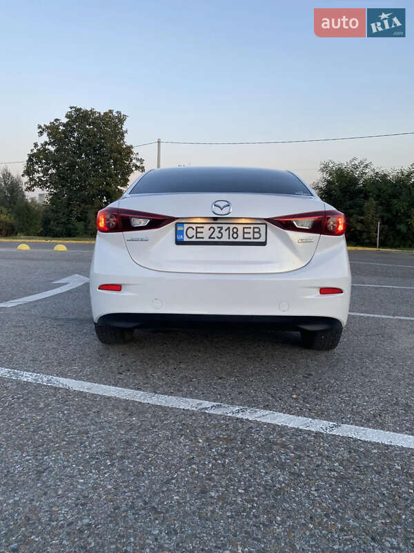 Седан Mazda 3 2018 в Чернівцях
