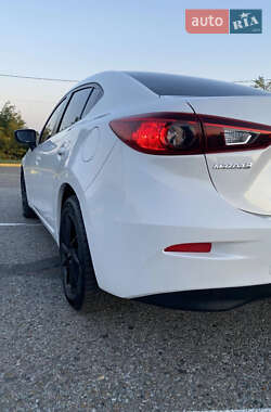 Седан Mazda 3 2018 в Чернівцях