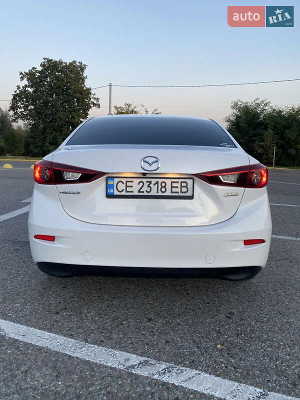 Седан Mazda 3 2018 в Чернівцях