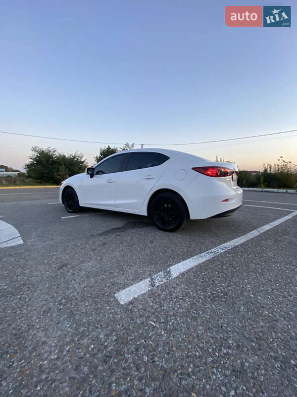 Седан Mazda 3 2018 в Чернівцях
