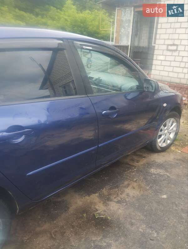 Хэтчбек Mazda 3 2004 в Семеновке
