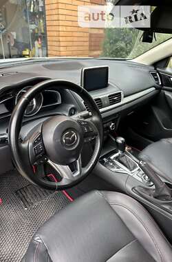 Седан Mazda 3 2015 в Киеве