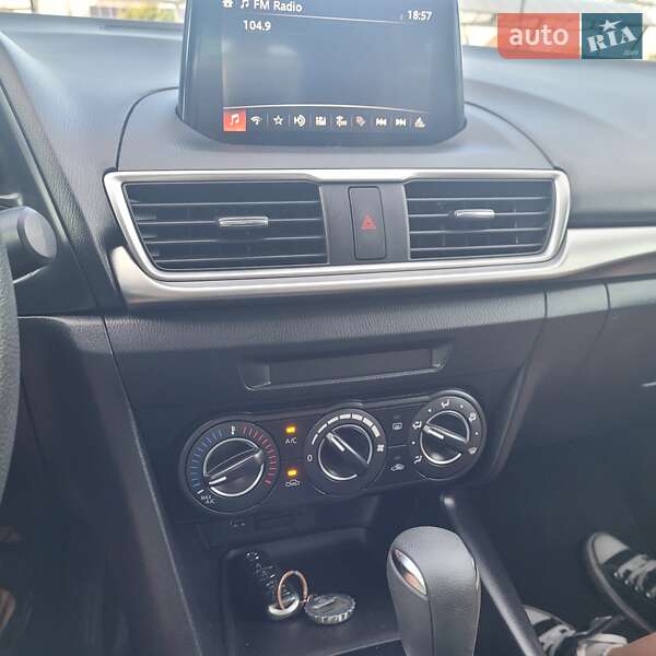 Седан Mazda 3 2017 в Одессе