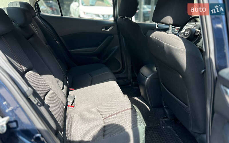 Седан Mazda 3 2018 в Черновцах