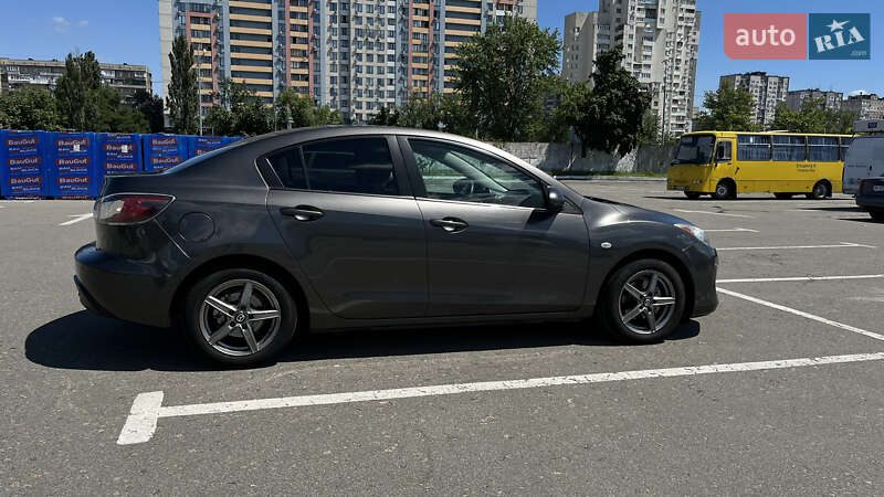 Седан Mazda 3 2010 в Києві