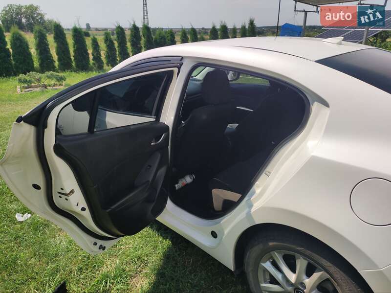 Седан Mazda 3 2015 в Рівному