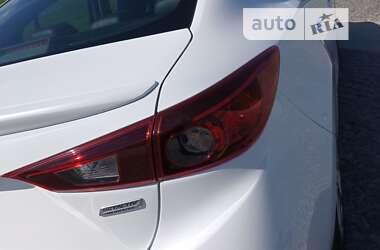 Седан Mazda 3 2016 в Днепре