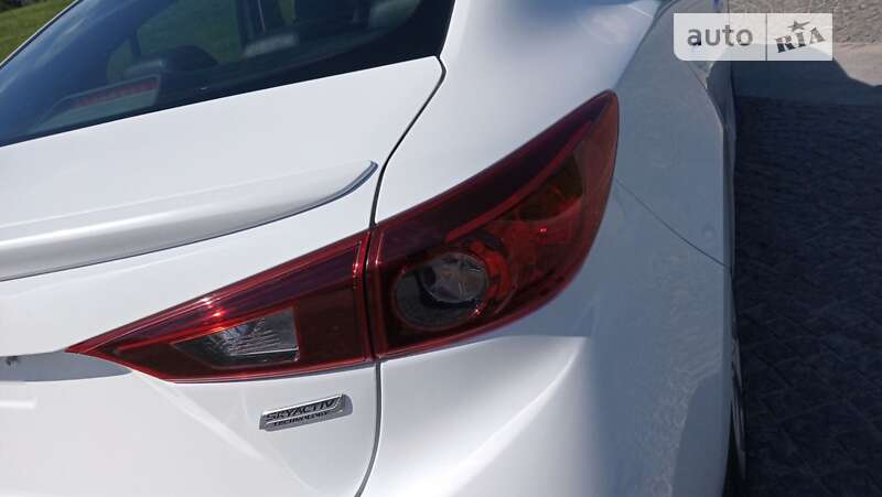 Седан Mazda 3 2016 в Дніпрі