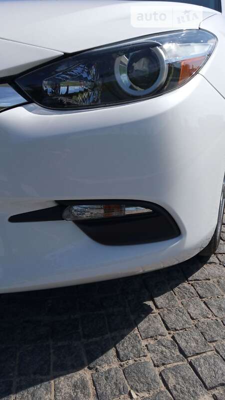 Седан Mazda 3 2016 в Дніпрі