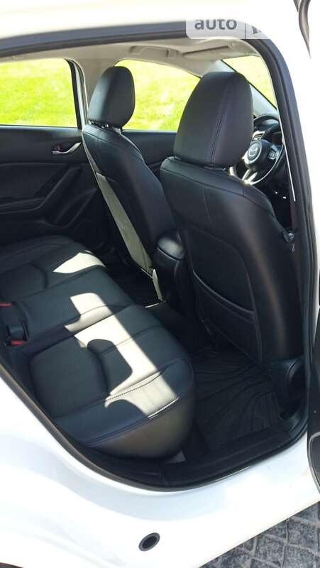 Седан Mazda 3 2016 в Дніпрі