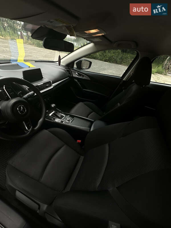 Хэтчбек Mazda 3 2018 в Киеве
