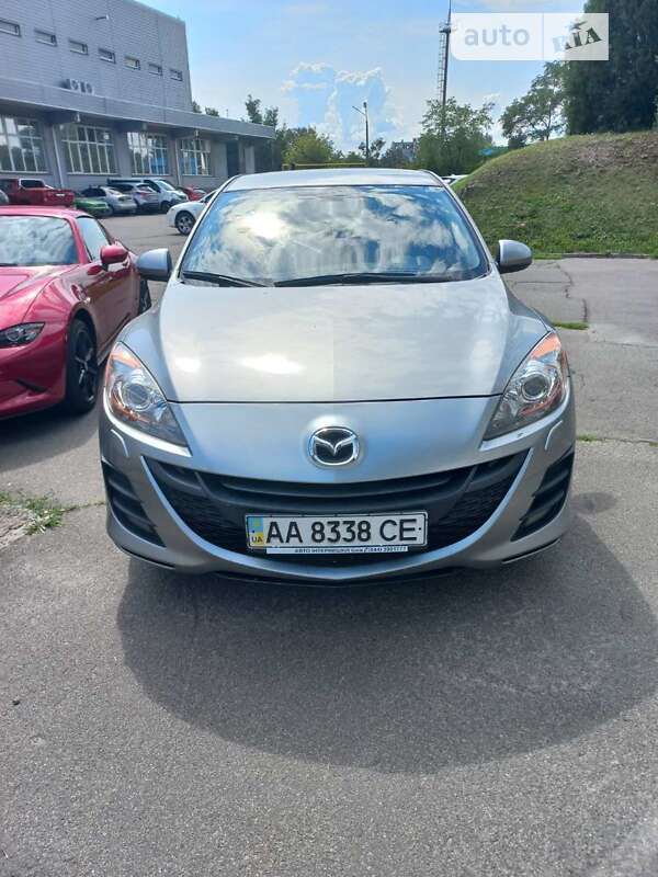 Седан Mazda 3 2010 в 
