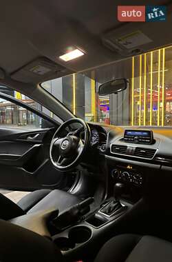 Седан Mazda 3 2015 в Ирпене