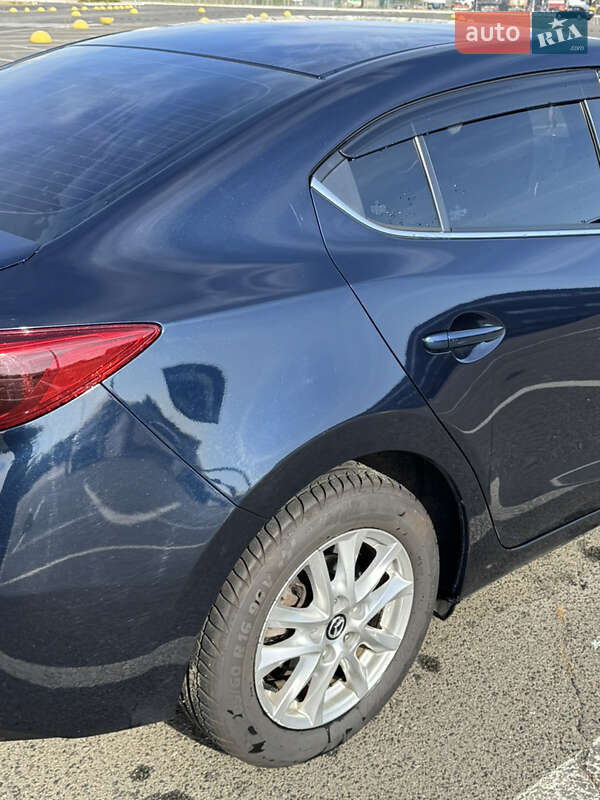 Седан Mazda 3 2016 в Киеве
