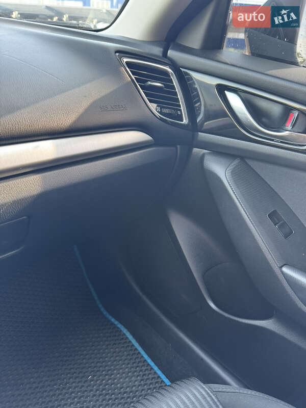 Седан Mazda 3 2016 в Киеве