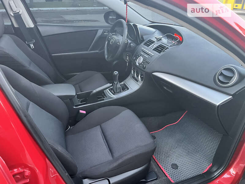 Хэтчбек Mazda 3 2011 в Киеве