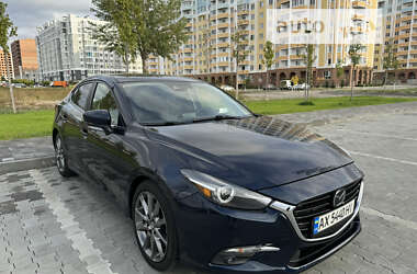 Седан Mazda 3 2017 в Бучі