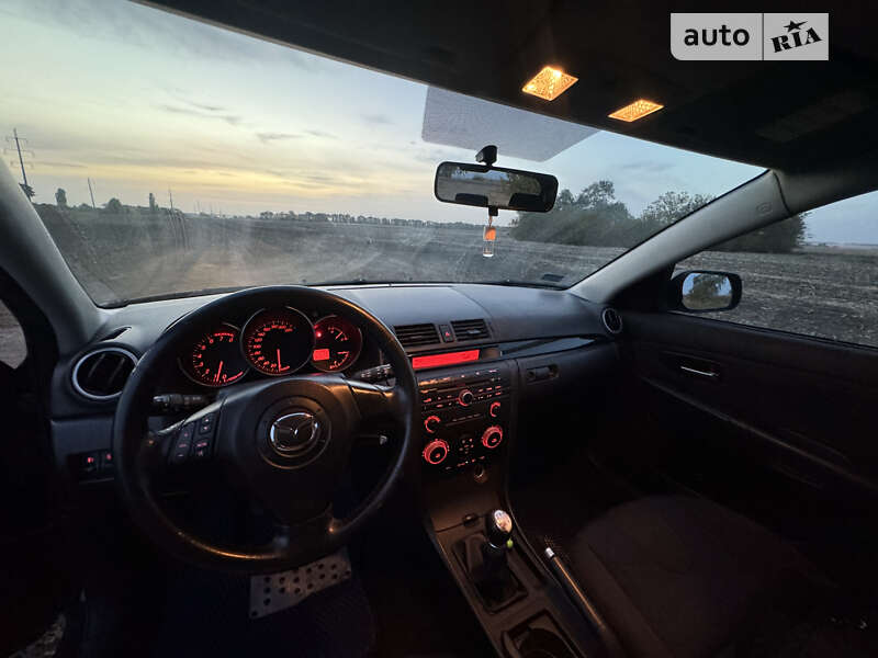 Хетчбек Mazda 3 2003 в Миколаєві