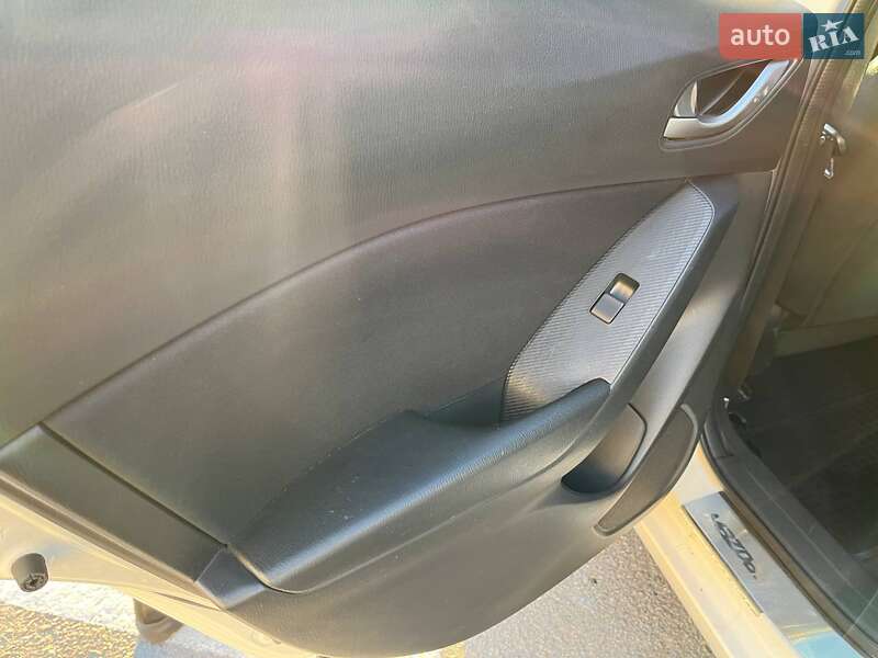 Седан Mazda 3 2014 в Виннице