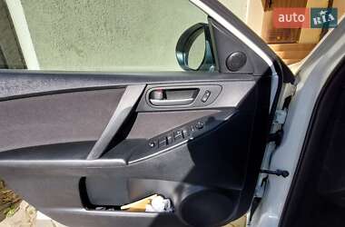 Седан Mazda 3 2012 в 