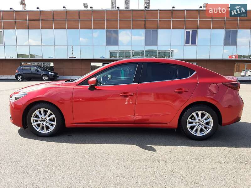 Седан Mazda 3 2016 в Киеве
