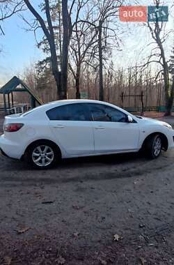 Седан Mazda 3 2010 в Александровке