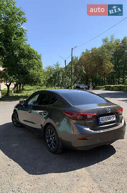 Седан Mazda 3 2016 в Мукачевому