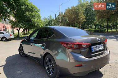 Седан Mazda 3 2016 в Мукачевому