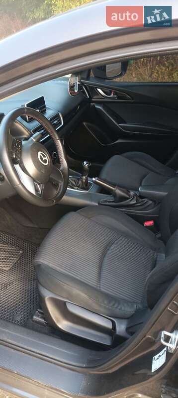 Седан Mazda 3 2015 в Першотравенську