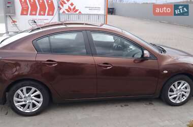 Седан Mazda 3 2011 в Шевченкове