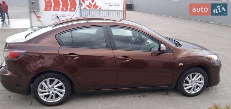 Седан Mazda 3 2011 в Шевченково