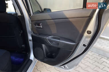Седан Mazda 3 2004 в 