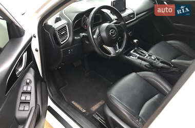 Седан Mazda 3 2015 в Николаеве