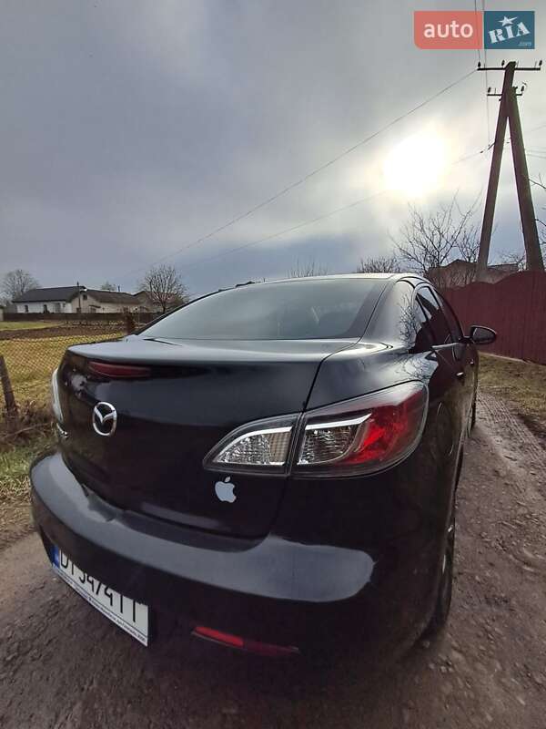 Седан Mazda 3 2011 в Ивано-Франковске