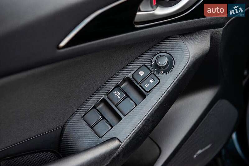 Седан Mazda 3 2016 в Львове