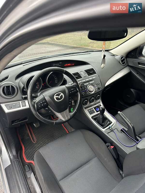 Хэтчбек Mazda 3 2010 в Чернигове