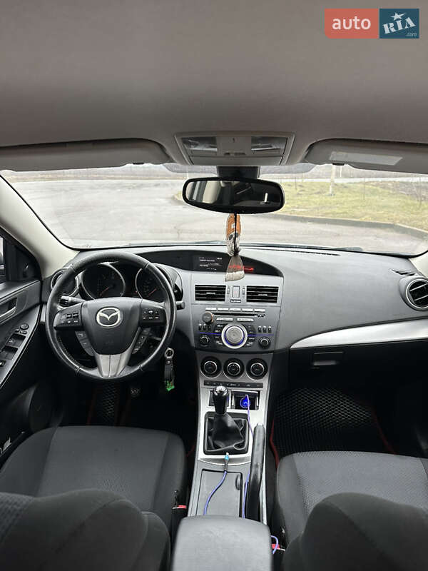 Хэтчбек Mazda 3 2010 в Чернигове