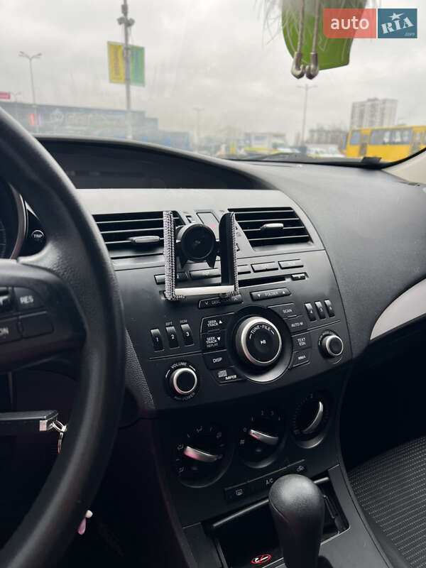 Седан Mazda 3 2013 в Киеве