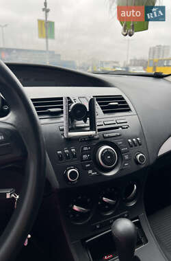 Седан Mazda 3 2013 в 
